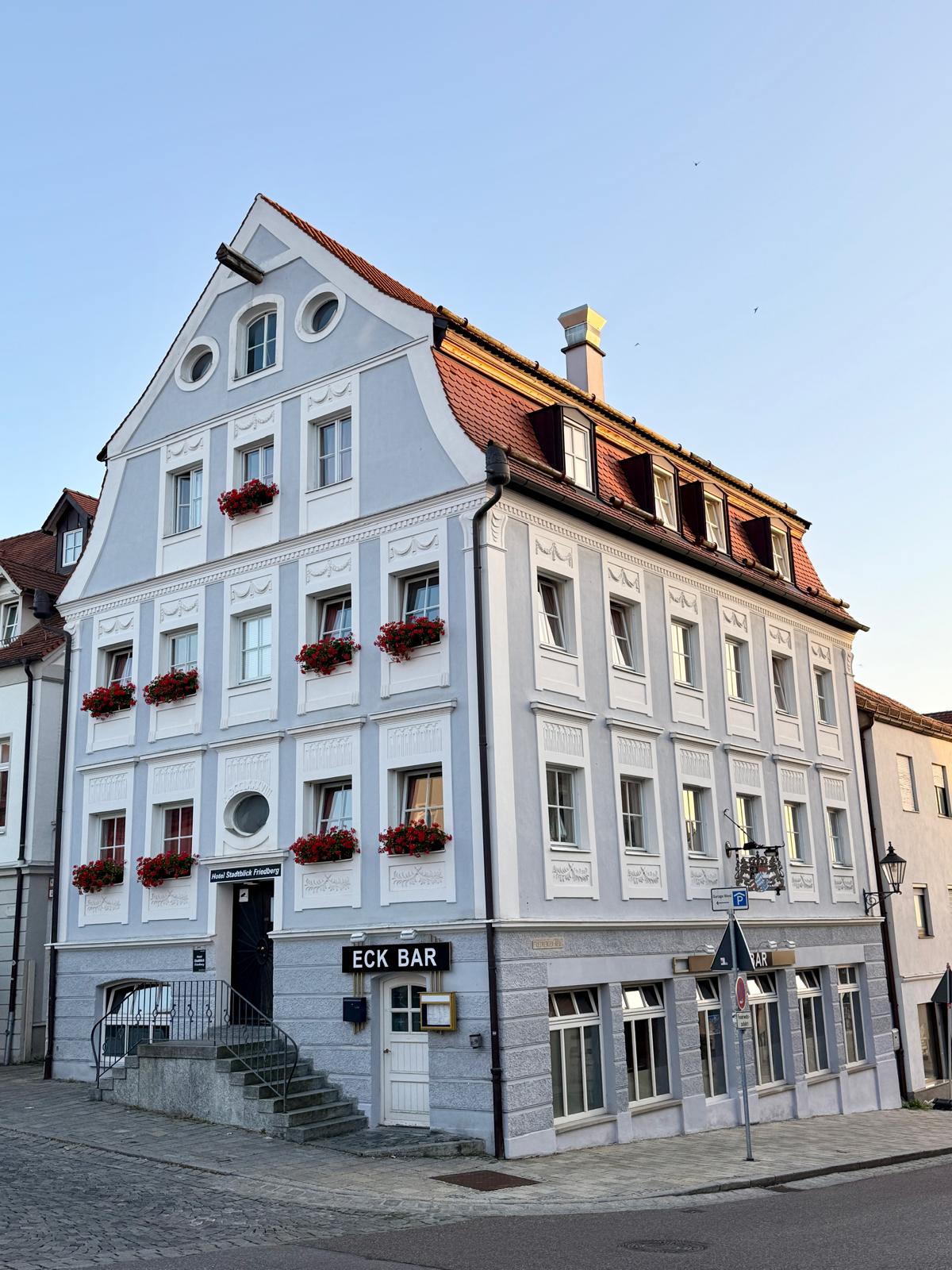 Hotel Stadtblick Friedberg elegant lobby with modern amenities and comfortable seating
